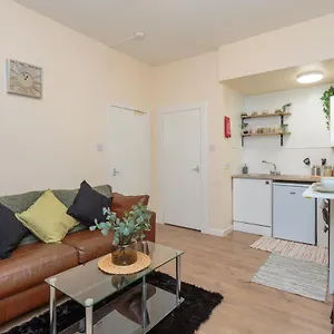 Cozy 1b Groundfloor - 8 Minute From Centre Apartamento